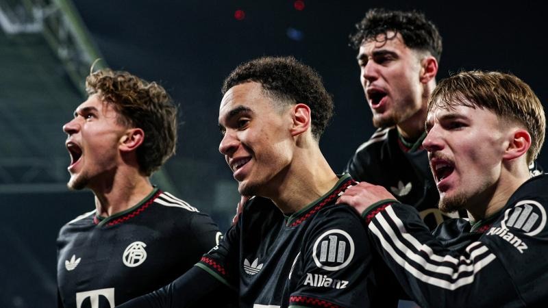 2015年9月：圣路易斯红雀队率先达成单季100胜，锁定国联中区冠军。